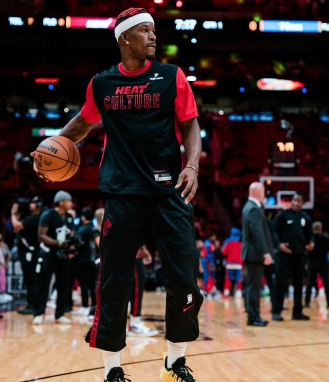 爱游戏体育-巴特勒迎来三赛季高光表现，雄鹿球迷沸腾！-爱游戏体育